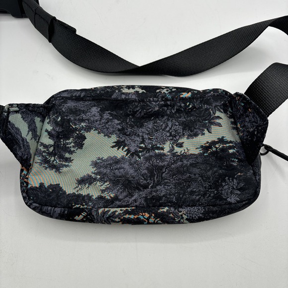 LULULEMON ATHLETICA | Mini belt bag in Psychedelic Toile Peri Purple Multi READ - Picture 6 of 16